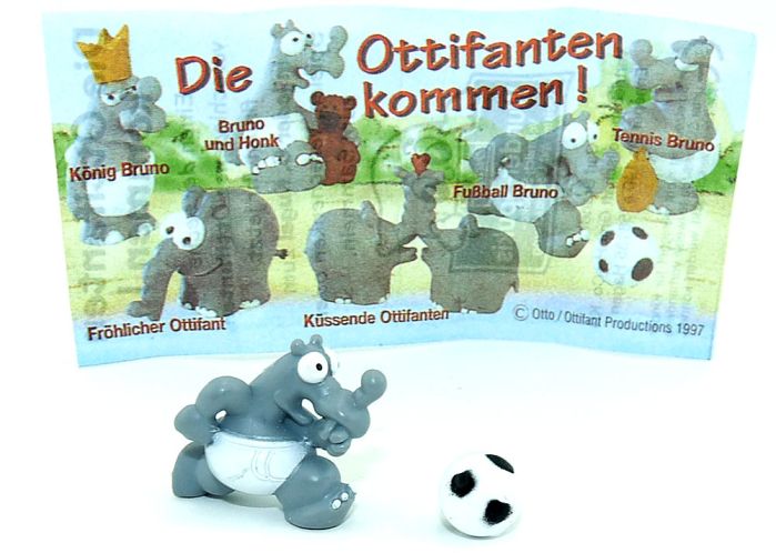 Fußball Bruno Figur mit Ball und Beipackzettel aus der Serie "Die Ottifanten kommen" von 1997