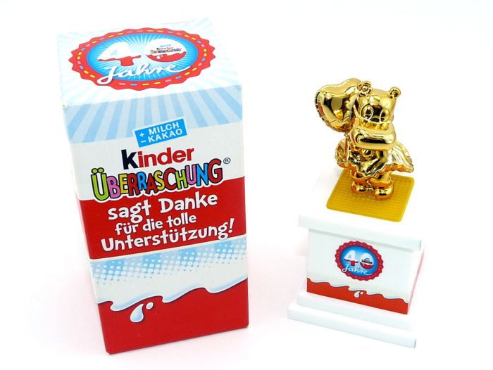 Goldenes Marylinchen auf Sockel. Sonderausgabe zu 40 Jahre Kinder Überraschung von Ferrero (Ü-Ei Rarität)